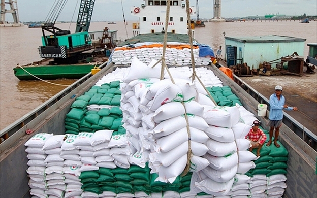 Ấn Độ áp thuế xuất khẩu 20%, giá gạo Việt bật tăng