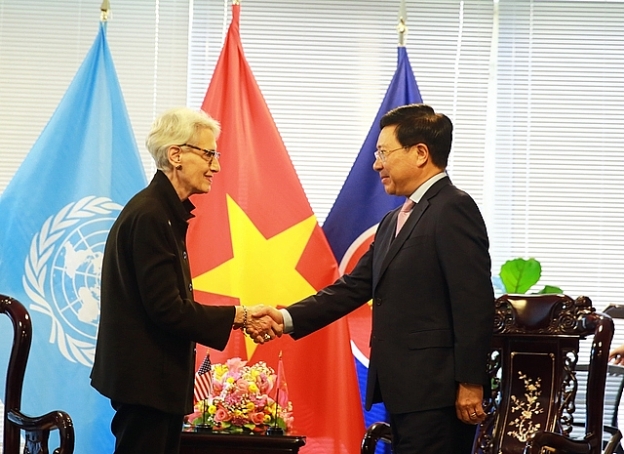 Phó Thủ tướng Thường trực Phạm Bình Minh tiếp Thứ trưởng Thứ nhất Bộ Ngoại giao Hoa Kỳ Wendy Sherman