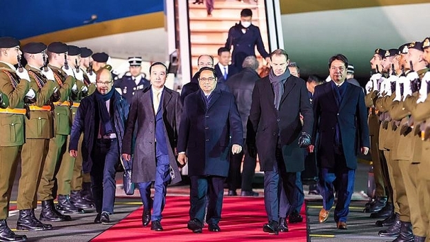 Thủ tướng Chính phủ Phạm Minh Chính và Đoàn đại biểu cấp cao Việt Nam tới sân bay quốc tế Findel, bắt đầu thăm chính thức Đại Công quốc Luxembourg. 