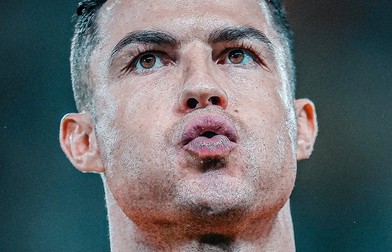 Ronaldo được fan Messi bênh vực khi có ảnh chế với hạng 829 ứng viên Quả bóng vàng