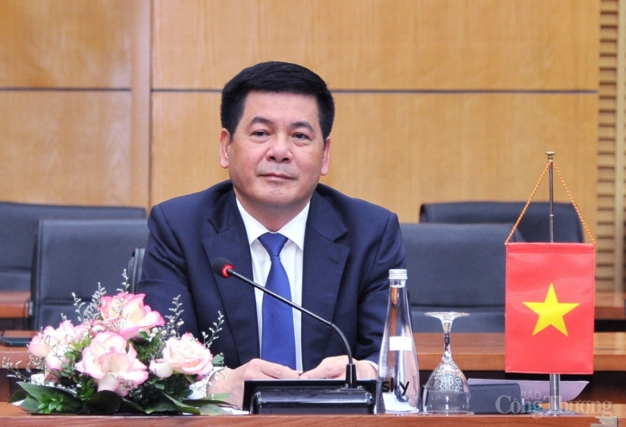 Bộ trưởng Nguyễn Hồng Diên kêu gọi Phần Lan hỗ trợ Việt Nam đạt mục tiêu tại COP26