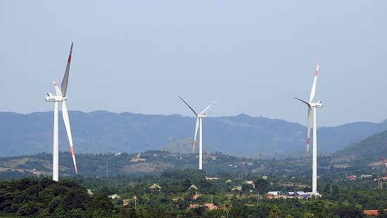 ADB ký khoản vay xanh 116 triệu USD phát triển ba trang trại điện gió ở Việt Nam