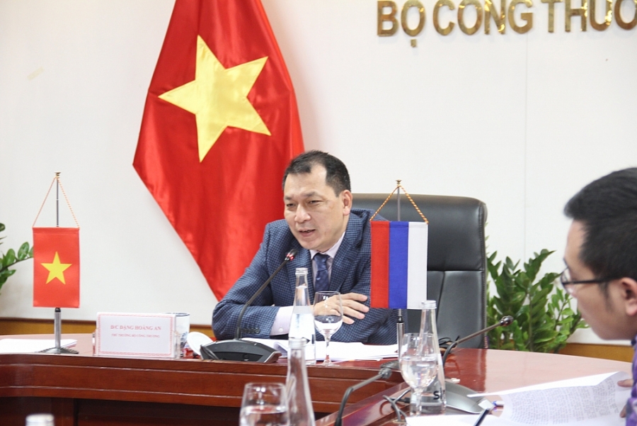 Việt Nam – Nga: Sớm ký kết Nghị định thư hợp tác về sản xuất ô tô