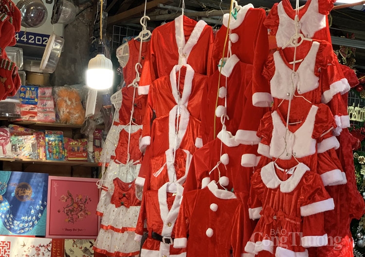 Hà Nội: Đa dạng sản phẩm trang trí Giáng sinh 2021