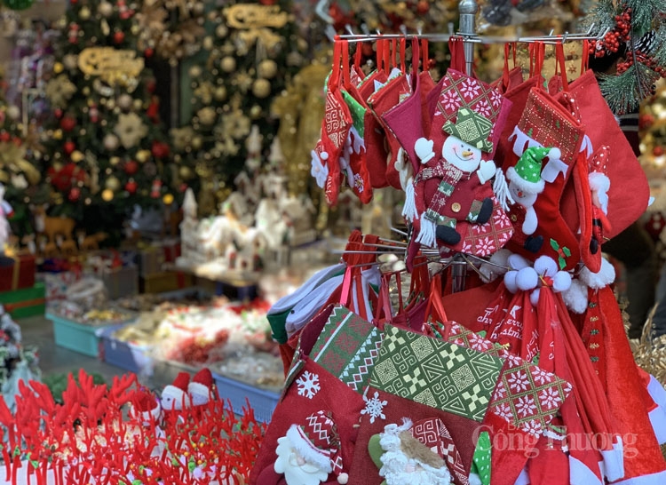 Hà Nội: Đa dạng sản phẩm trang trí Giáng sinh 2021