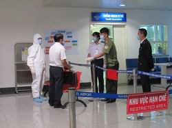 Giám sát chặt chẽ hành khách đi máy bay từ vùng dịch vào Việt Nam