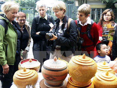 Thu hút khách Tây Âu: Cơ hội để ngành du lịch Hà Nội bứt phá
