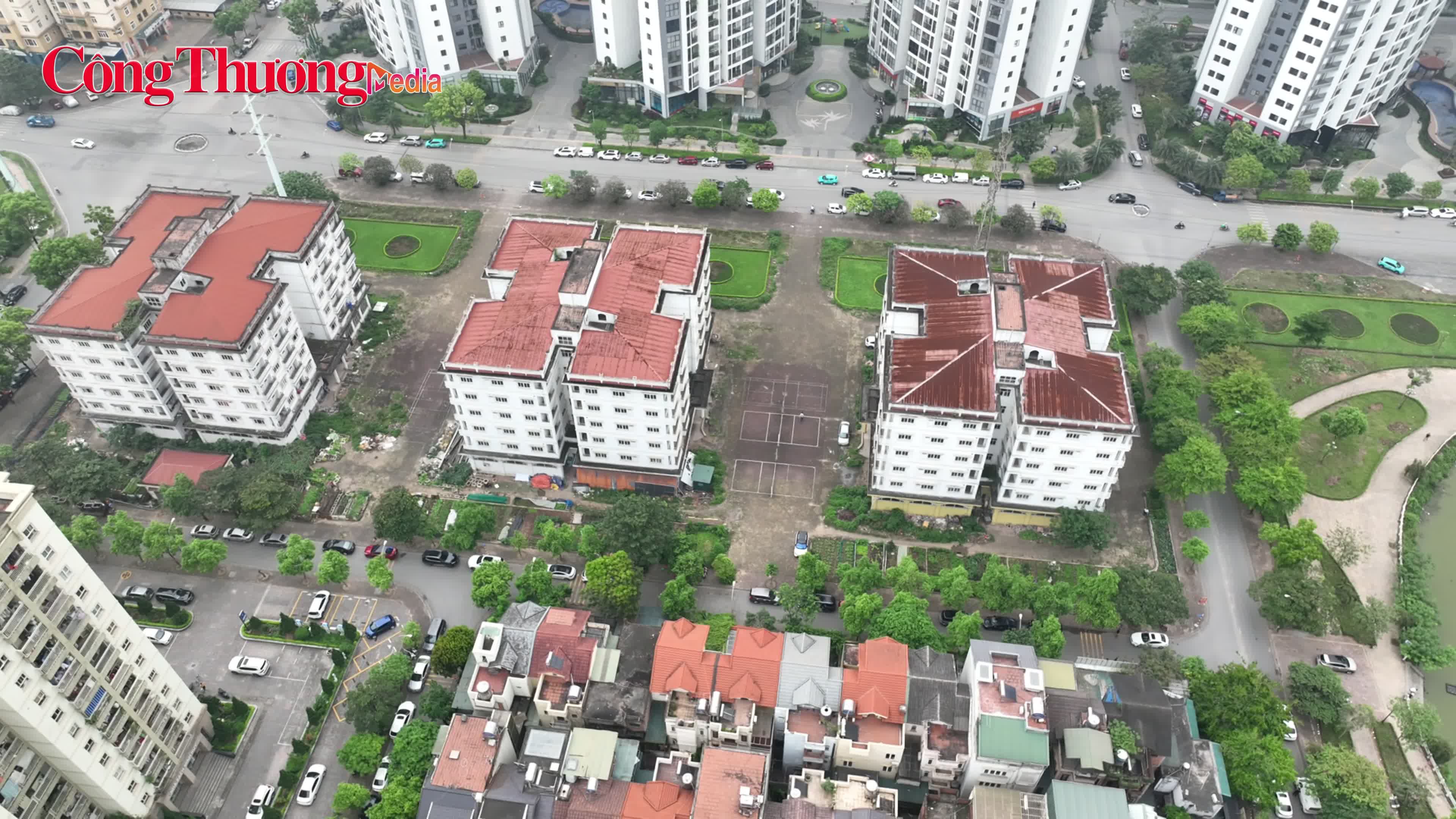 Xót xa hàng trăm căn hộ tái định cư bỏ hoang trên "đất vàng" Hà Nội