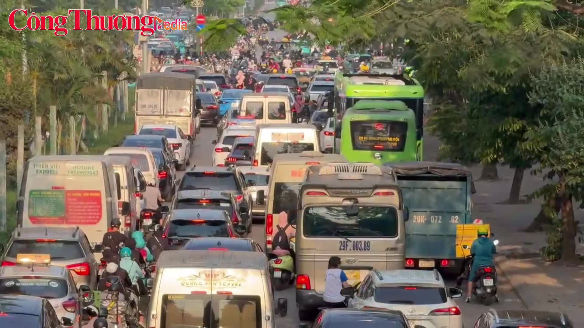 Hà Nội: Người dân hối hả rời thành phố về nghỉ lễ 30/4 - 1/5